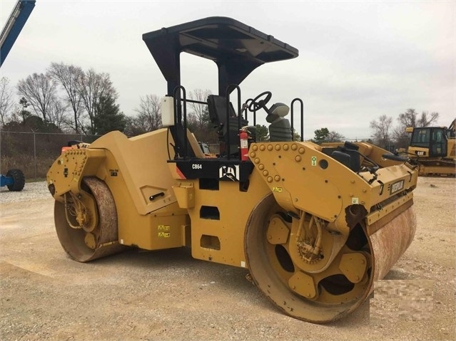 Compactadora Vibratoria Caterpillar CB64 de importacion a la vent Ref.: 1544492008400025 No. 2