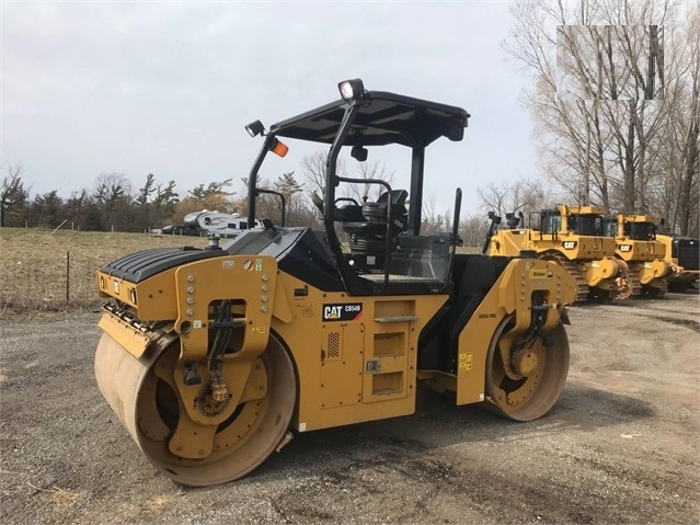 Compactadora Vibratoria Caterpillar CB54