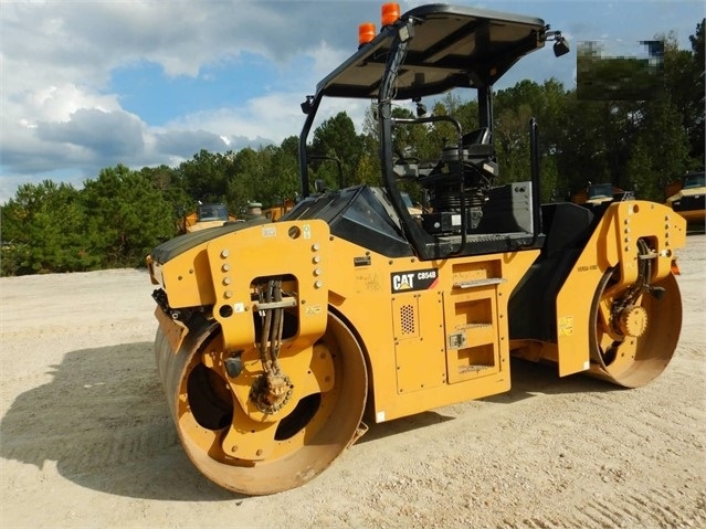 Compactadora Vibratoria Caterpillar CB54