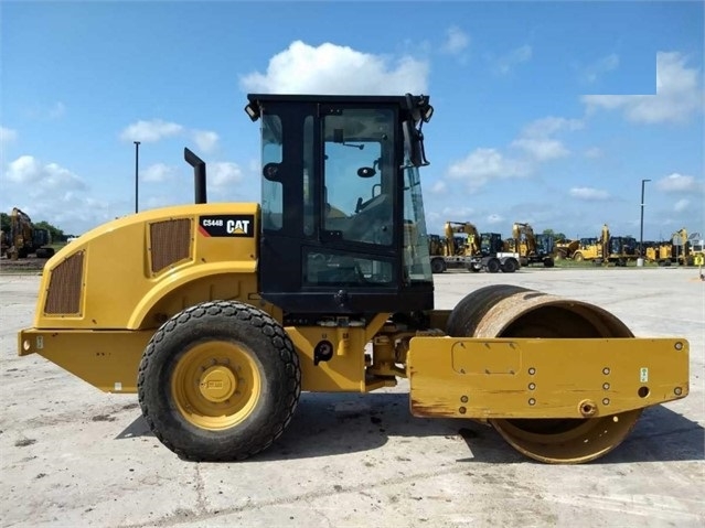 Compactadora Vibratoria Caterpillar CS44