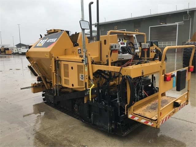 Pavimentadoras Caterpillar AP-255E de segunda mano Ref.: 1562875613685571 No. 2