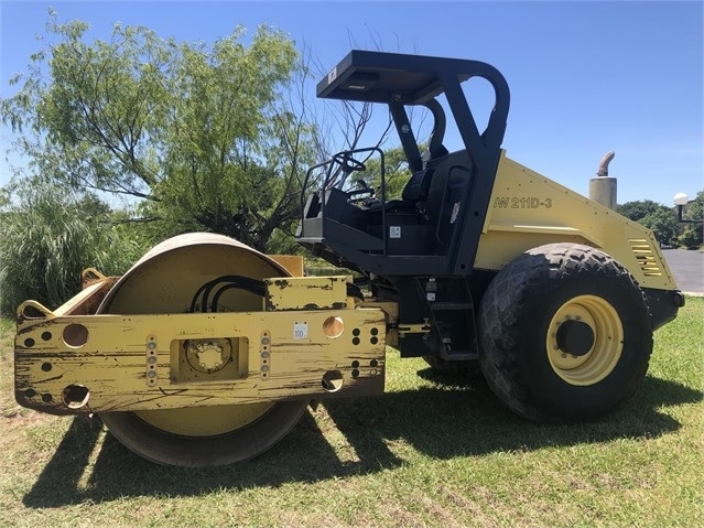 Compactadora Vibratoria Bomag BW211D