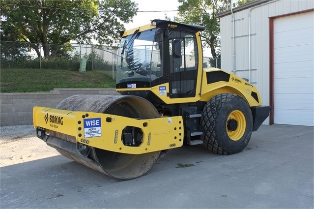 Compactadora Vibratoria Bomag BW211D