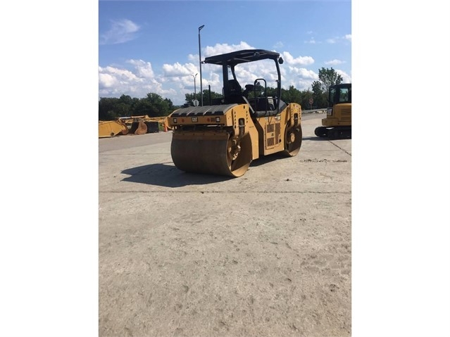 Compactadora Vibratoria Caterpillar CB54