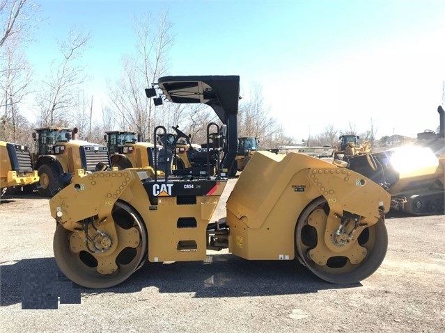 Compactadora Vibratoria Caterpillar CB54 de medio uso en venta Ref.: 1567636405085811 No. 3