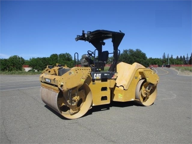 Compactadora Vibratoria Caterpillar CB54