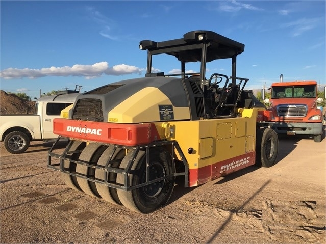 Compactadora Con Llantas Dynapac CP274