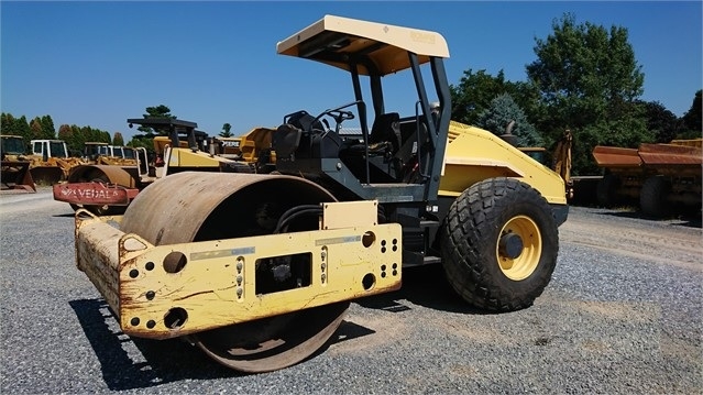 Compactadora Vibratoria Bomag BW211D