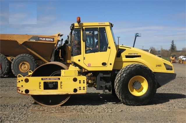 Compactadora Vibratoria Bomag BW211D