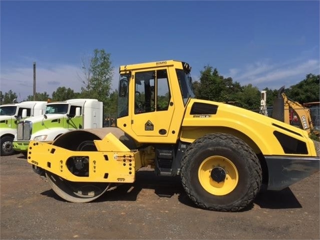 Compactadora Vibratoria Bomag BW211D