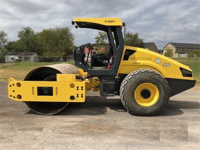 Compactadora Vibratoria Bomag BW211D