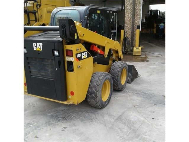 Minicargadores Caterpillar 232 de medio uso en venta Ref.: 1581705582081256 No. 3