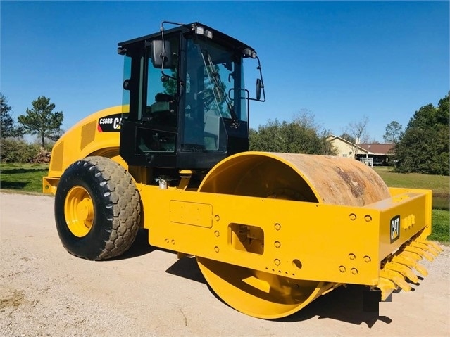 Compactadora Vibratoria Caterpillar CS66