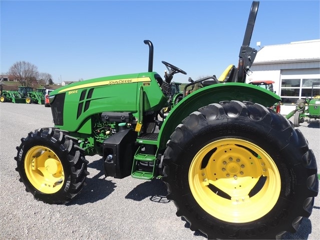 Agricultura Maquinas Deere 5100E usada a la venta Ref.: 1591031431065919 No. 2