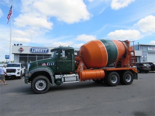 Mezcladoras De Concreto Mack GU713