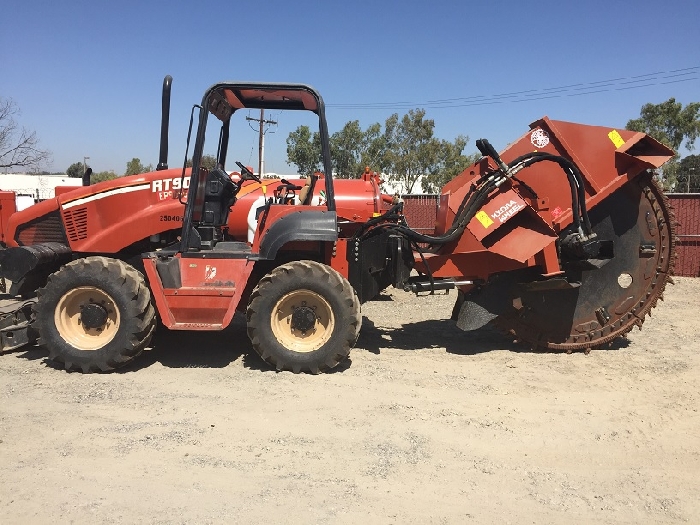 Zanjadora Ditch Witch RT90