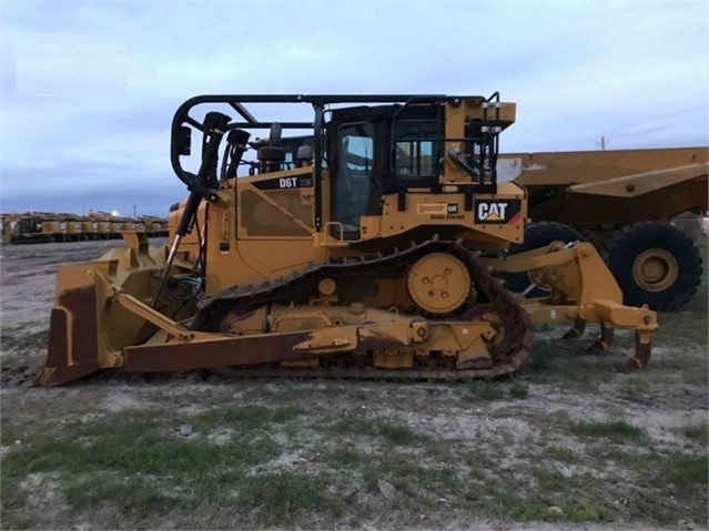 Dozers/tracks Caterpillar D6T