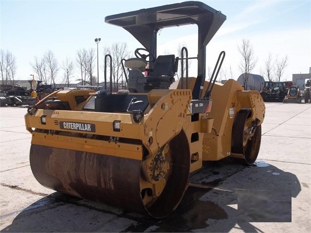 Compactadora Vibratoria Caterpillar CB64