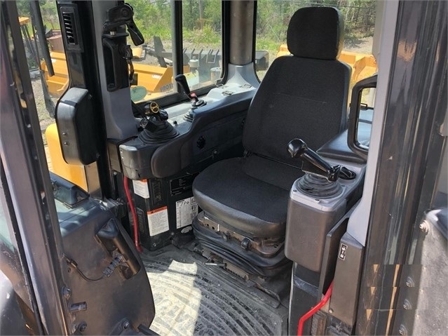 Tractores Sobre Orugas Komatsu D155AX seminueva Ref.: 1618085574973977 No. 2