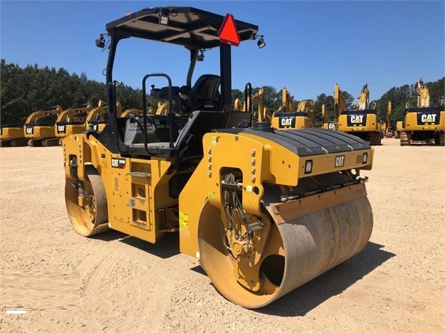 Compactadora Vibratoria Caterpillar CB64 usada en buen estado Ref.: 1620088169140291 No. 4