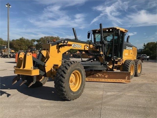 Motoconformadoras Deere 670G