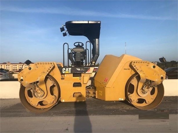 Compactadora Vibratoria Caterpillar CB54