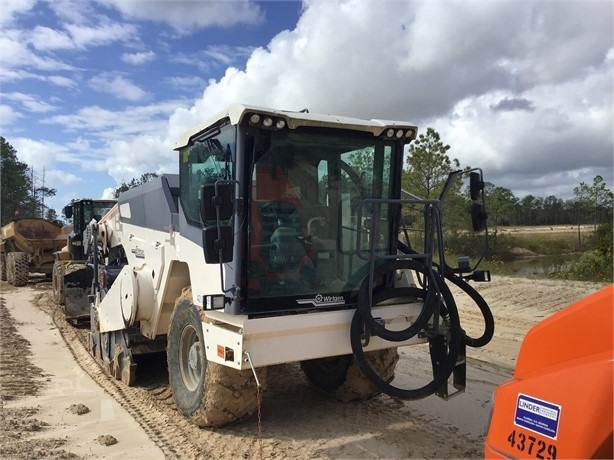 Recicladoras Wirtgen WR200 seminueva en venta Ref.: 1637868433737423 No. 2