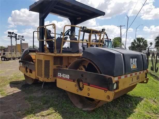 Compactadora Vibratoria Caterpillar CB-634D