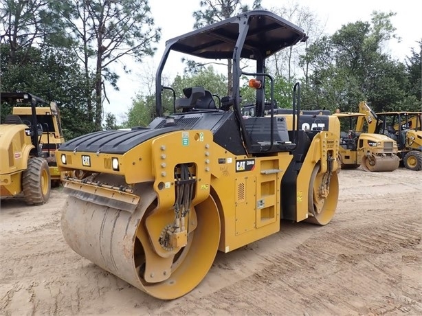 Compactadora Vibratoria Caterpillar CB44B