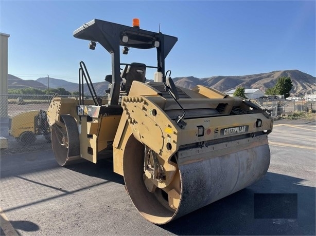 Compactadora Vibratoria Caterpillar CB64