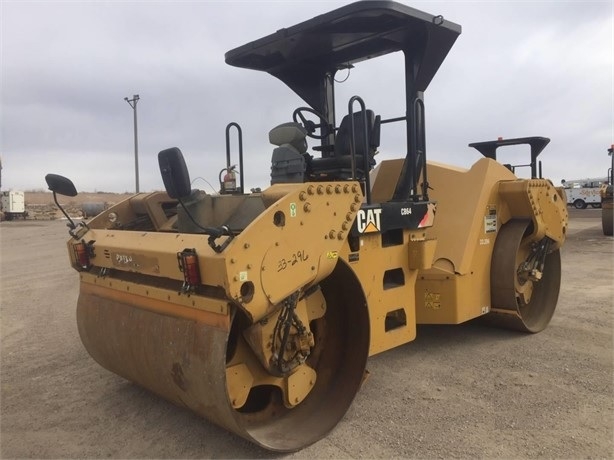 Compactadora Vibratoria Caterpillar CB64