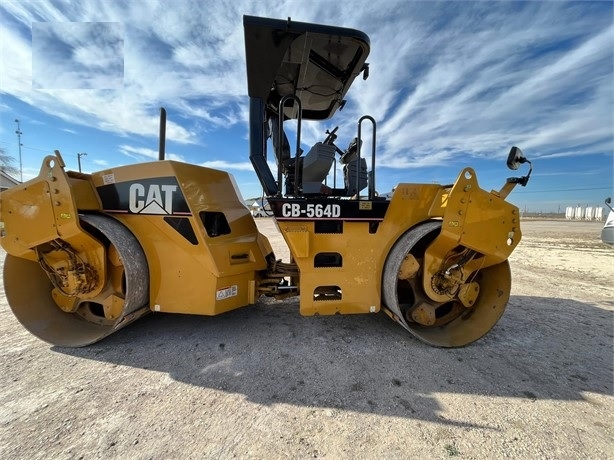 Compactadora Vibratoria Caterpillar CB-564D