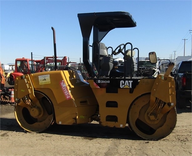 Compactadora Vibratoria Caterpillar CB-434D