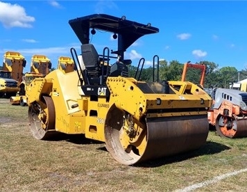 Compactadora Vibratoria Caterpillar CB54