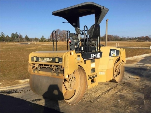 Compactadora Vibratoria CATERPILLAR CB-434D