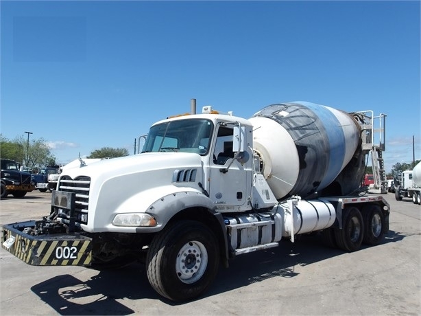 Mezcladoras De Concreto MACK GU813