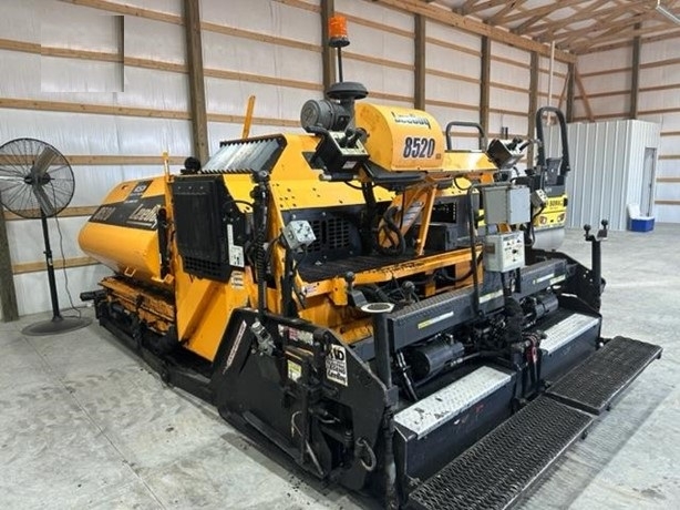 Pavers Leeboy 8520