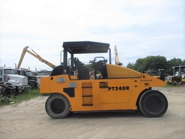 Compactadora Con Llantas Volvo PT240R importada en buenas condici Ref.: 1743185998683784 No. 3