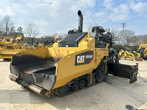 Pavers CATERPILLAR AP-555F