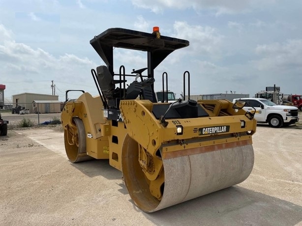 Compactadora Vibratoria Caterpillar CB54 en optimas condiciones Ref.: 1745263659189163 No. 2