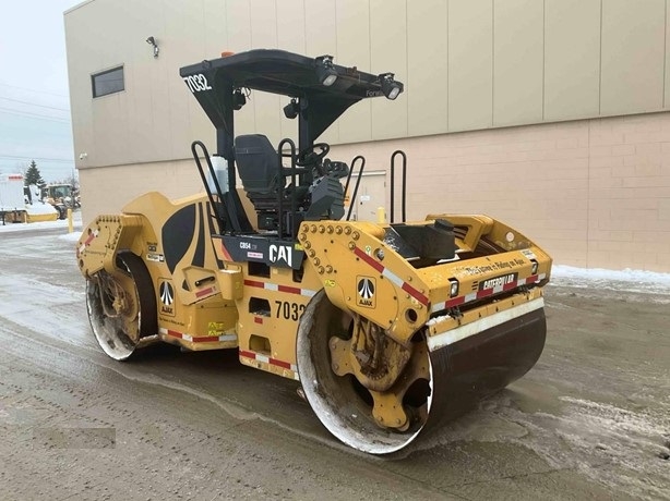 Compactadora Vibratoria Caterpillar CB54 de medio uso en venta Ref.: 1745269470858926 No. 2