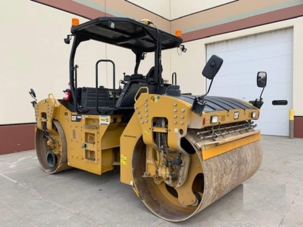 Compactadora Vibratoria Caterpillar CB66 de medio uso en venta Ref.: 1745520606736764 No. 2