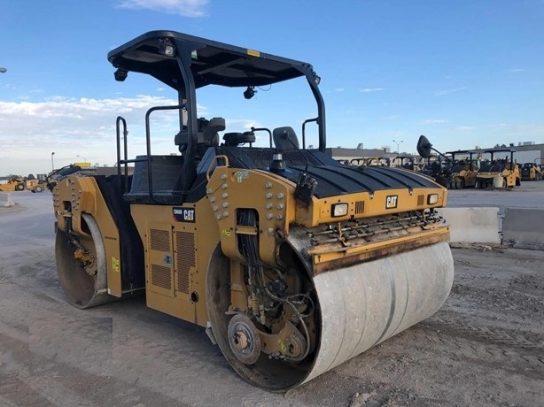 Compactadora Vibratoria Caterpillar CB66 seminueva en perfecto es Ref.: 1745522389721531 No. 4
