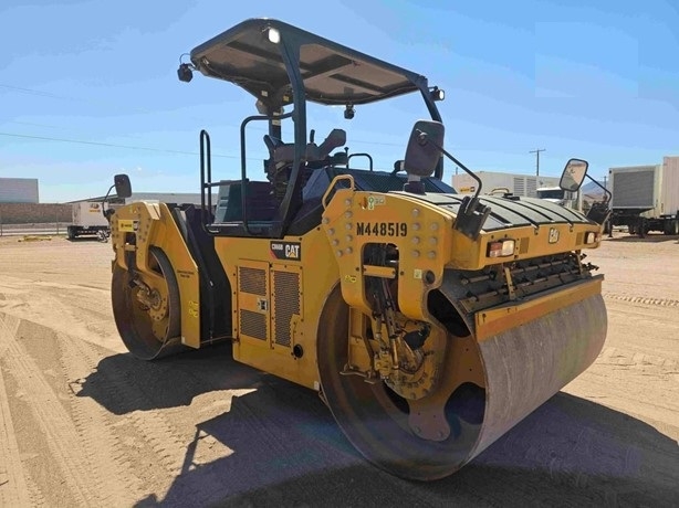Compactadora Vibratoria Caterpillar CB66 seminueva en venta Ref.: 1745527940079645 No. 2