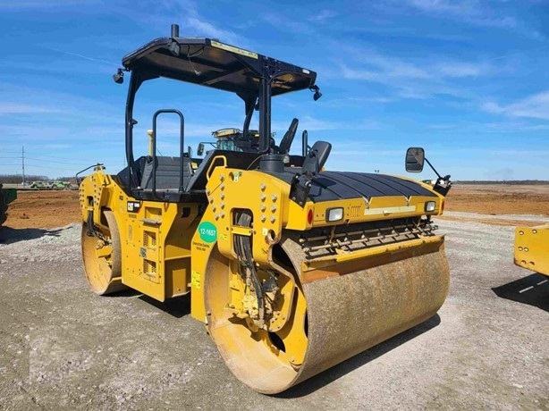 Compactadora Vibratoria Caterpillar CB66 de segunda mano a la ven Ref.: 1745528777318779 No. 4
