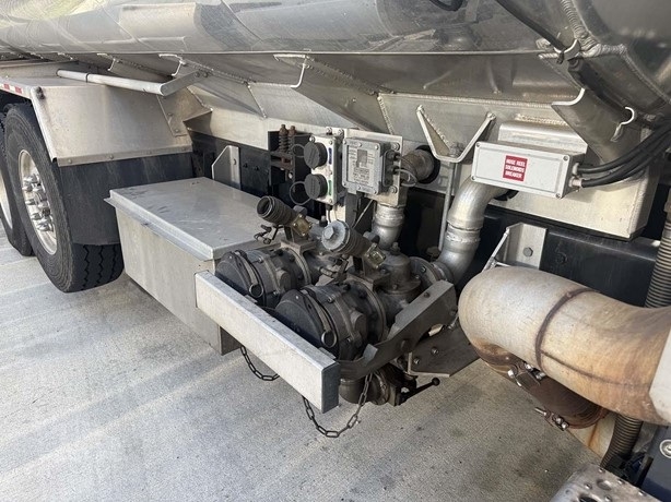 Camiones De Carga Freightliner 122SD de segunda mano en venta Ref.: 1752861238192447 No. 4
