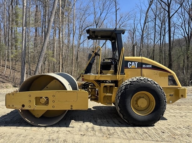 Compactadora Vibratoria CATERPILLAR CS-533E
