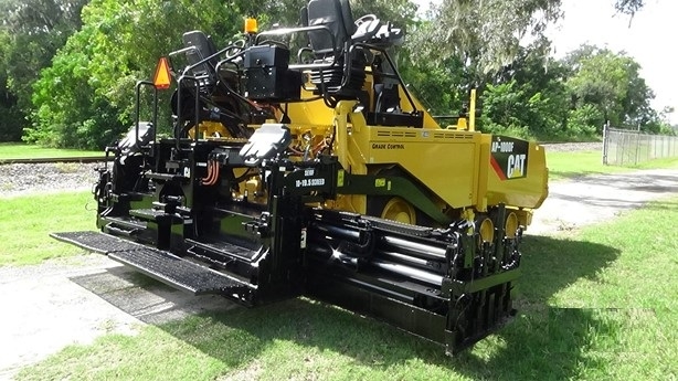 Pavimentadoras Caterpillar AP-1000F de segunda mano en venta Ref.: 1761320945608350 No. 4