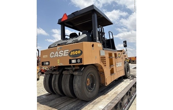 Compactadora Con Llantas Case PT240 usada en buen estado Ref.: 1778006803470493 No. 2