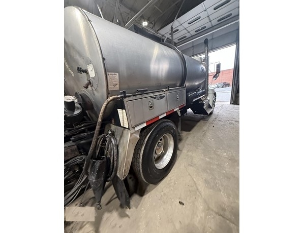 Petrolizadora Kenworth T370 importada de segunda mano Ref.: 1779821110198439 No. 2